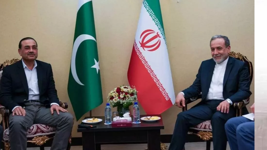 আব্বাস আরাঘচির সঙ্গে পাকিস্তানের সেনাপ্রধান আসিম মুনিরের বৈঠক